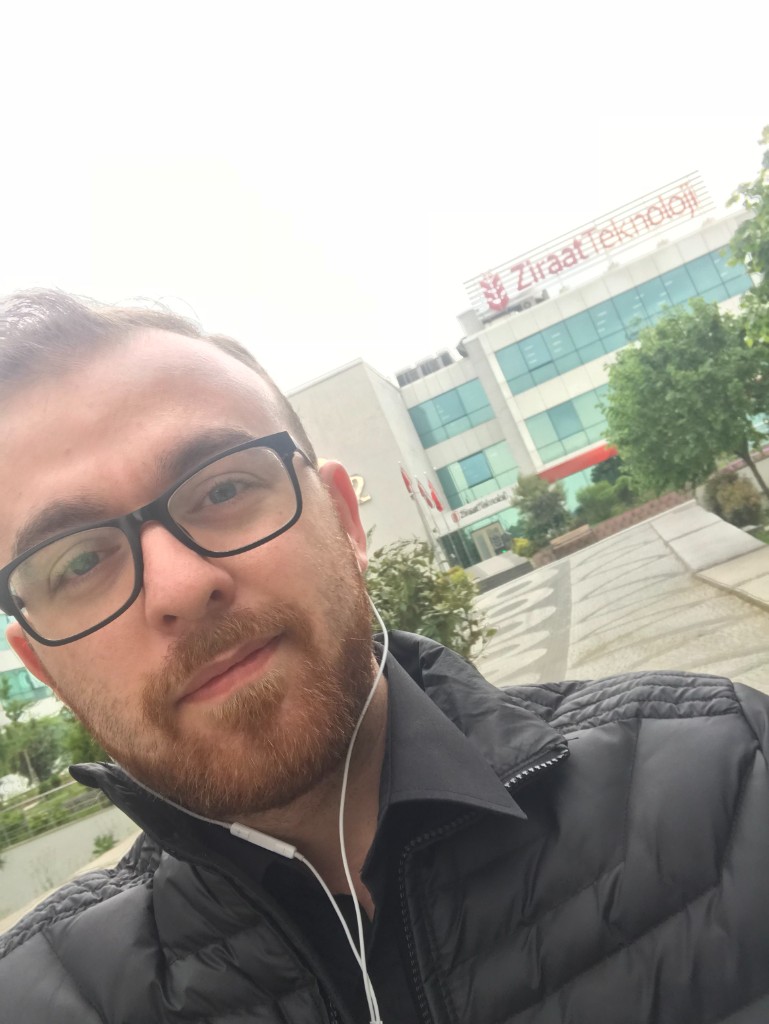 Ziraat Teknoloji binası önünde selfie